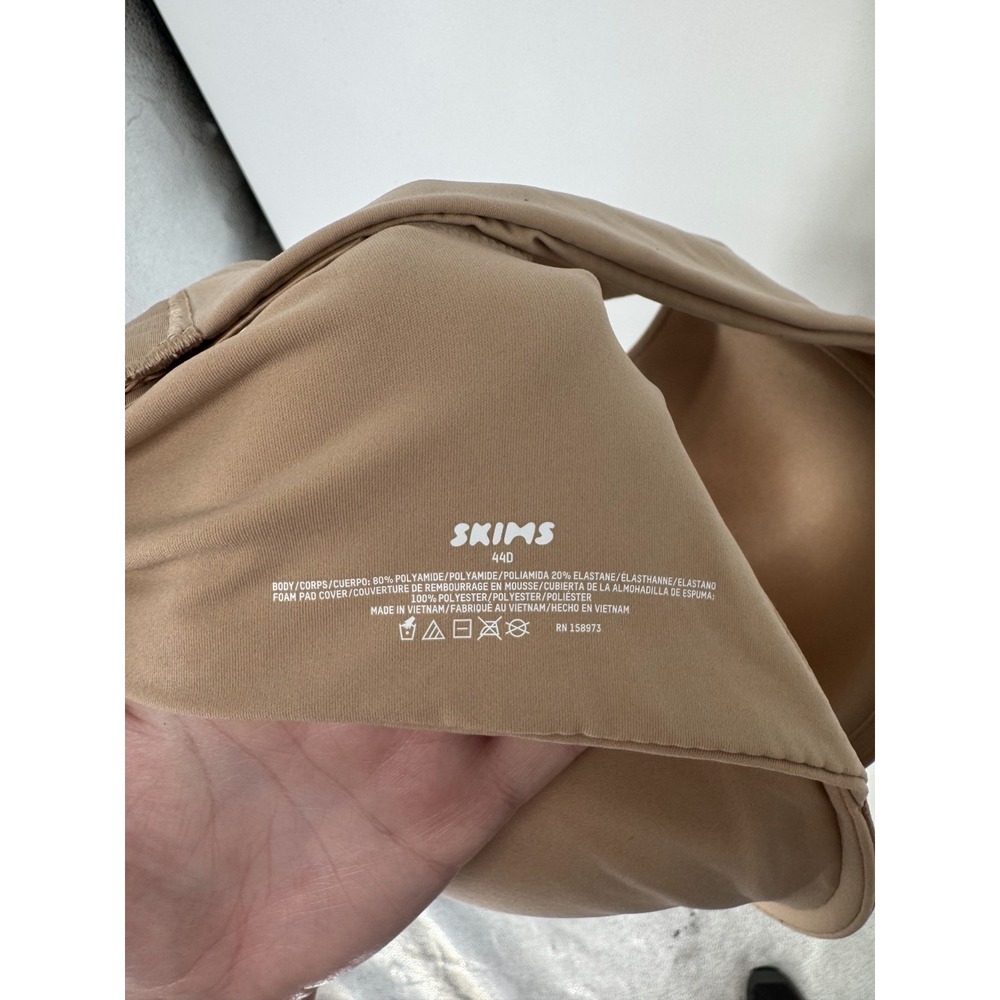 SKIMS Fits Everybody T Shirt Bra Womens Size 44D Clay Tan Padded Underwired - Picture 4 of 6